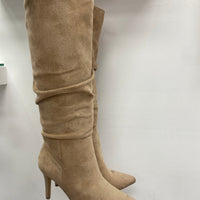Stivali in camoscio beige