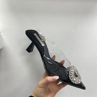 Décolleté trasparente con gioiello