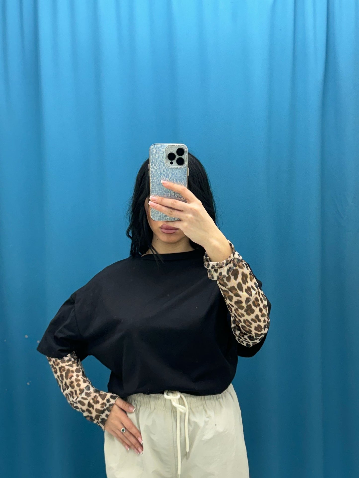 T-shirt con manica leopardata 2544