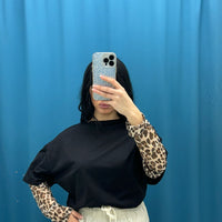 T-shirt con manica leopardata 2544