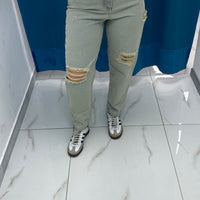Jeans vintage con strappo 6402