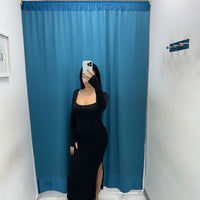 Vestito con scollo e spacco 136231