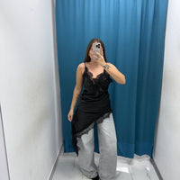 Canotta satinata con dettagli in pizzo-315