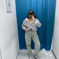 Jeans vintage con strappo 6402