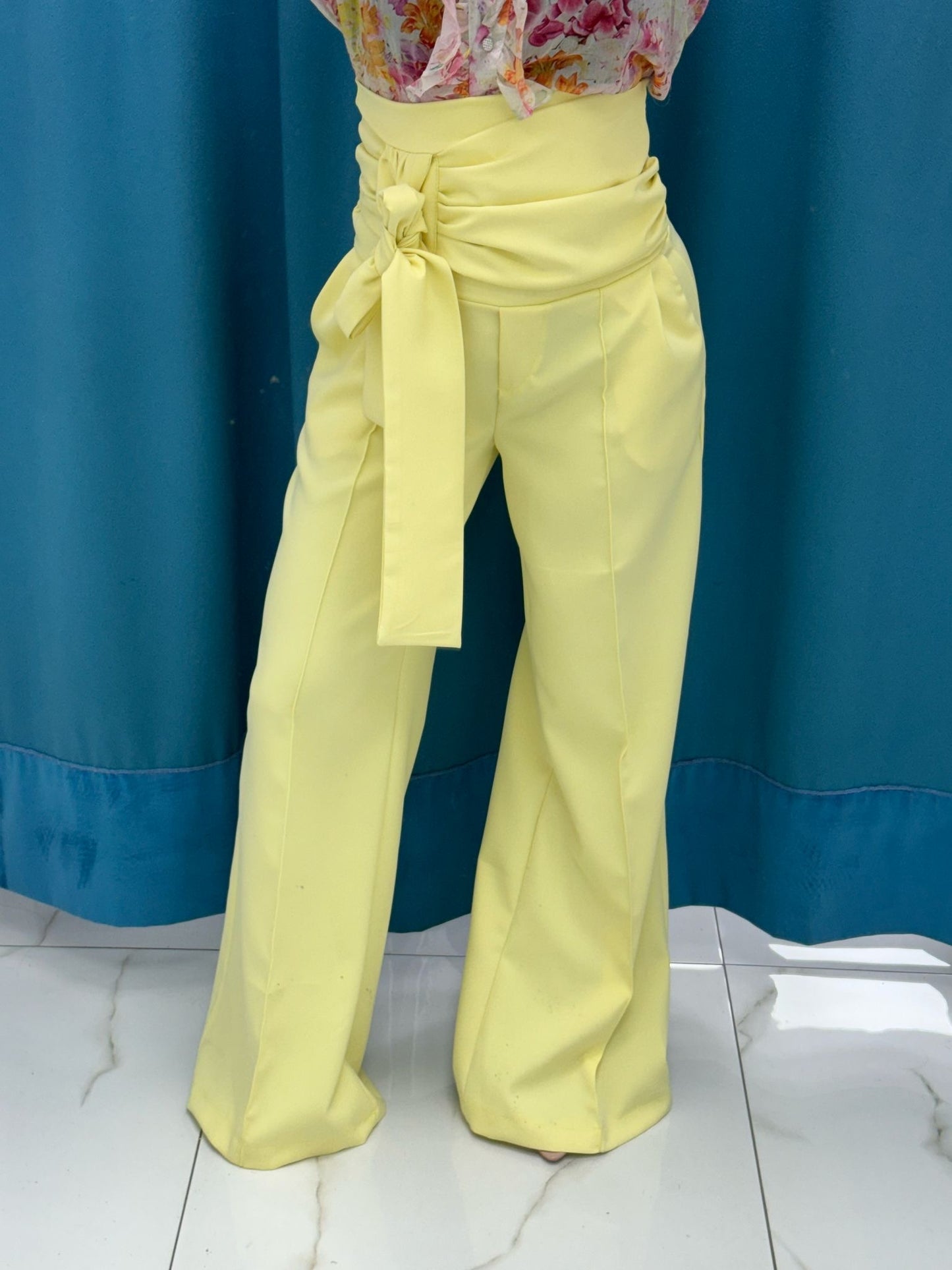 Pantalone con cintura giallo 16067