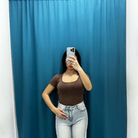 Body mezze maniche con scollo 5377
