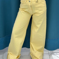 Coordinato camicia e jeans giallo