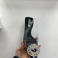 Décolleté trasparente con gioiello