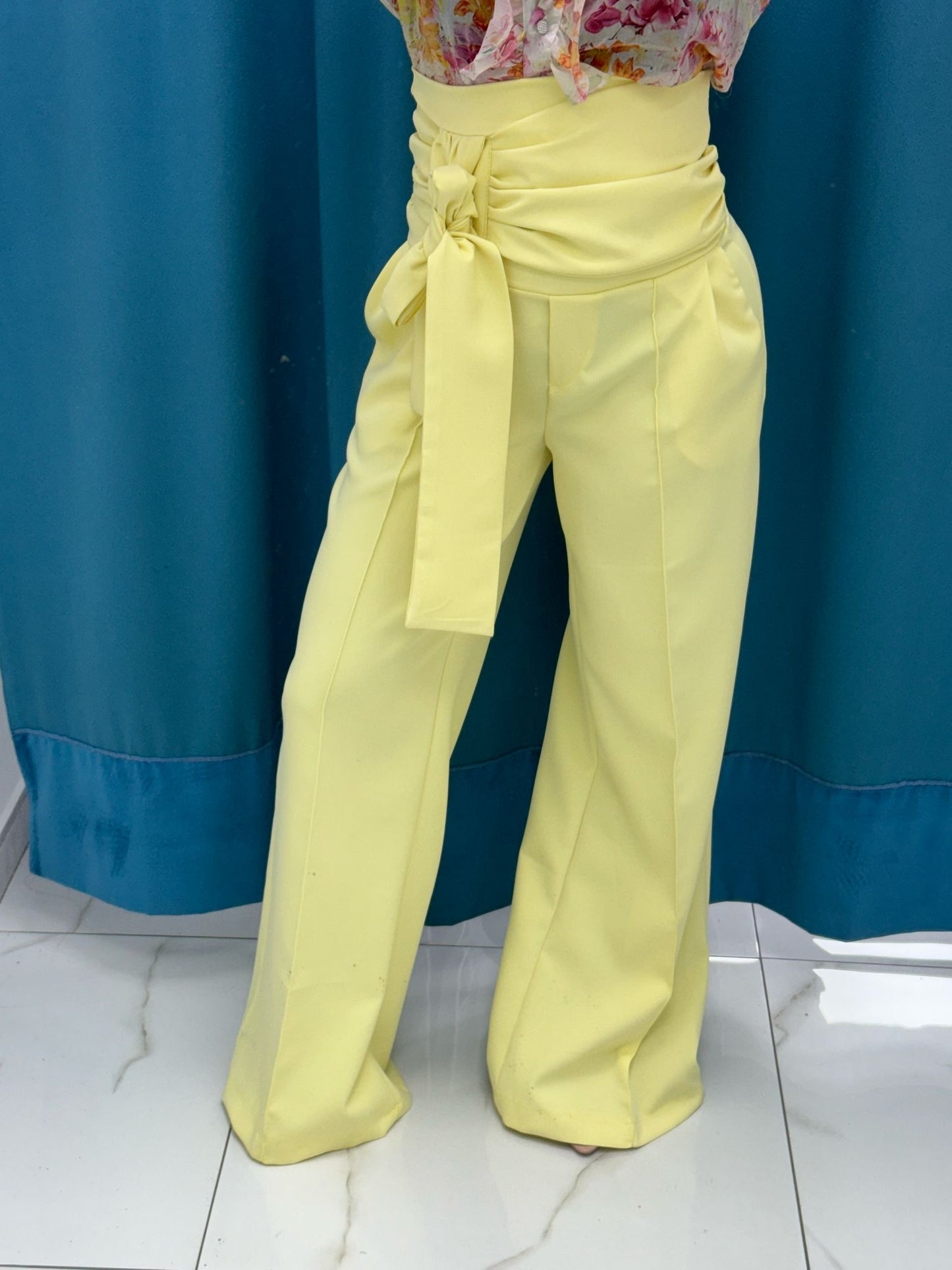 Pantalone con cintura giallo 16067