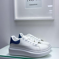 Sneakers bianche 2700