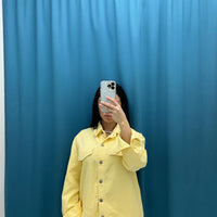 Coordinato camicia e jeans giallo