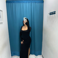 Vestito con scollo e spacco 136231