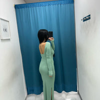 Vestito con scollo e spacco 136231
