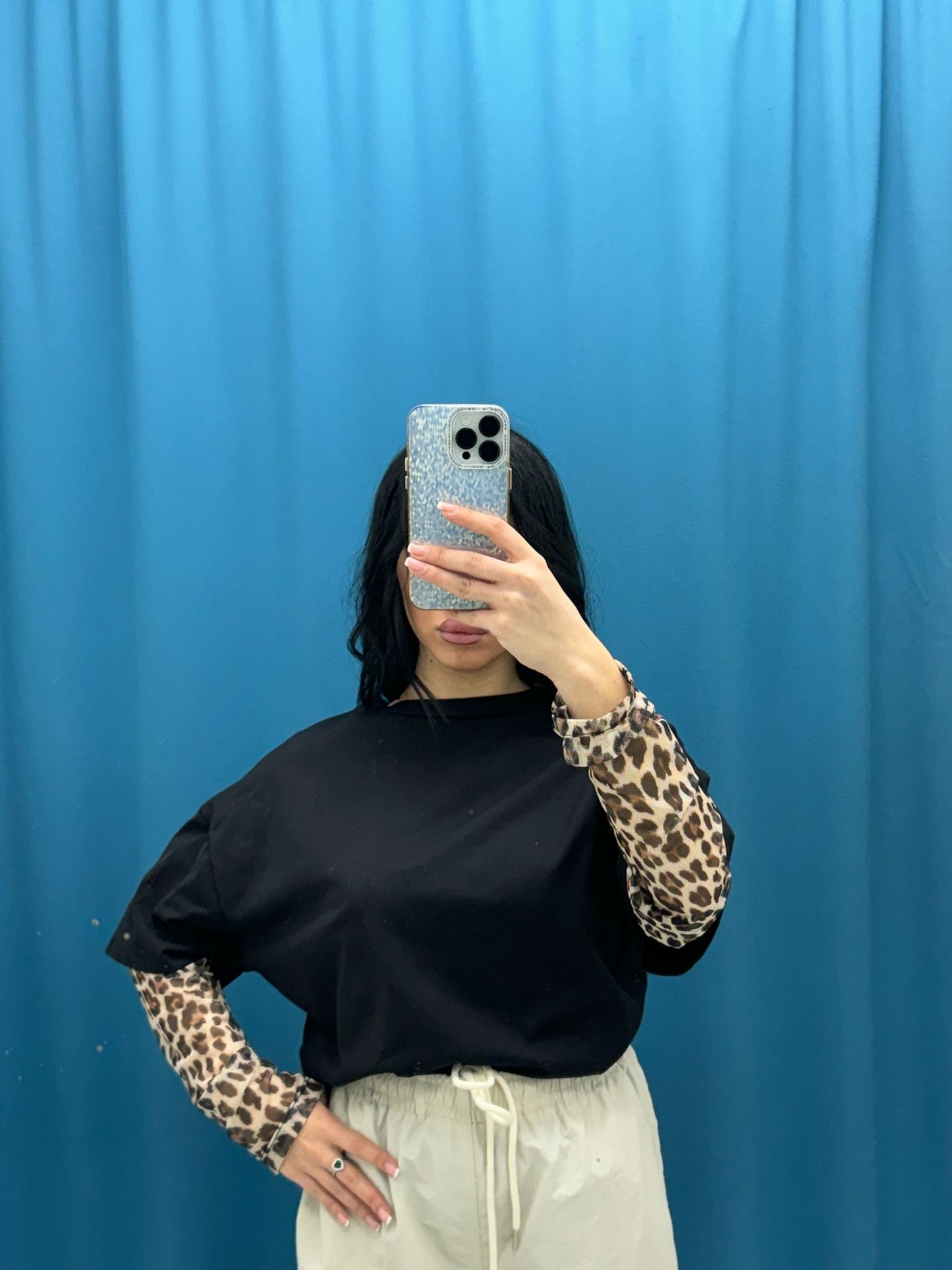 T-shirt con manica leopardata 2544