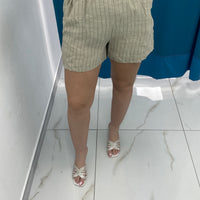 Shorts in lino a righe