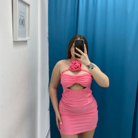 Vestito con rosa
