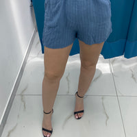 Shorts in lino a righe