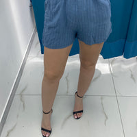 Shorts in lino a righe