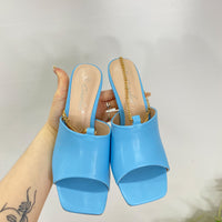 Mules Con Cinturino a Catena Celeste