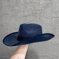 Cappello di paglia scavato