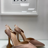 Décolleté slingback nude