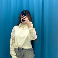 Maglia con manica ricamata 18299