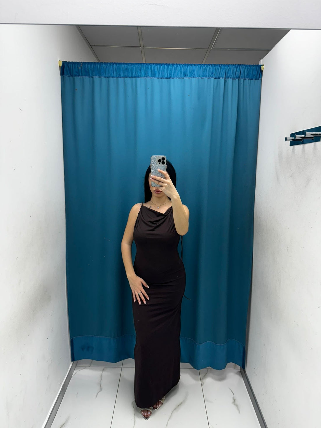 Vestito con scollo sul retro 6536