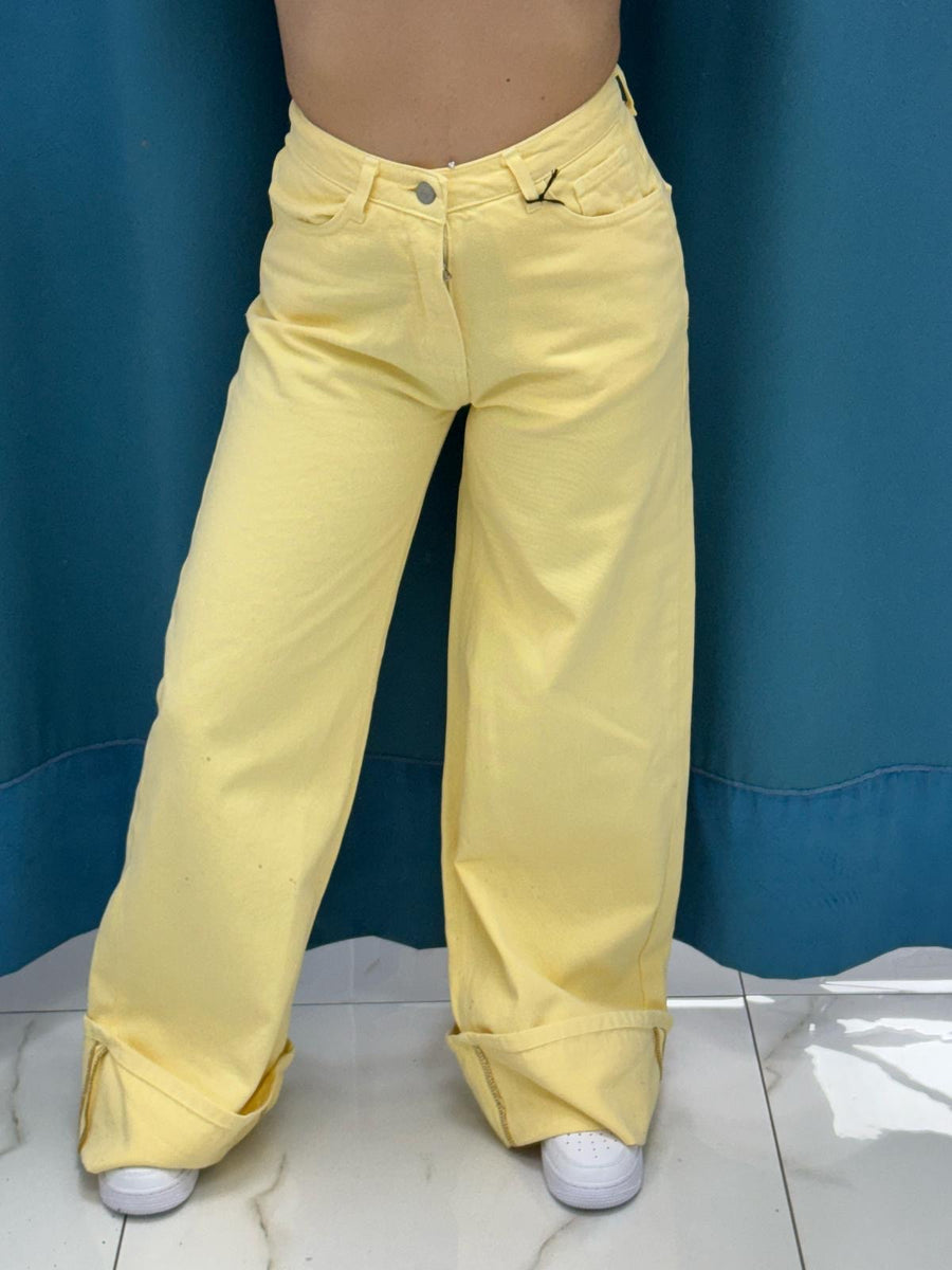 Coordinato camicia e jeans giallo