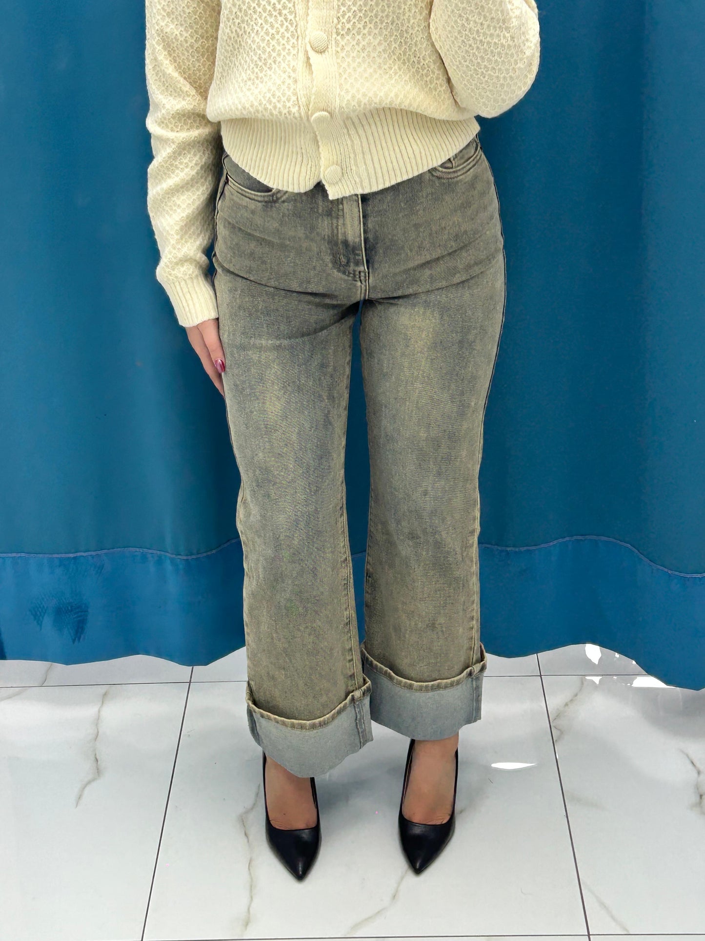 Jeans con risvolto sabbiato 8418