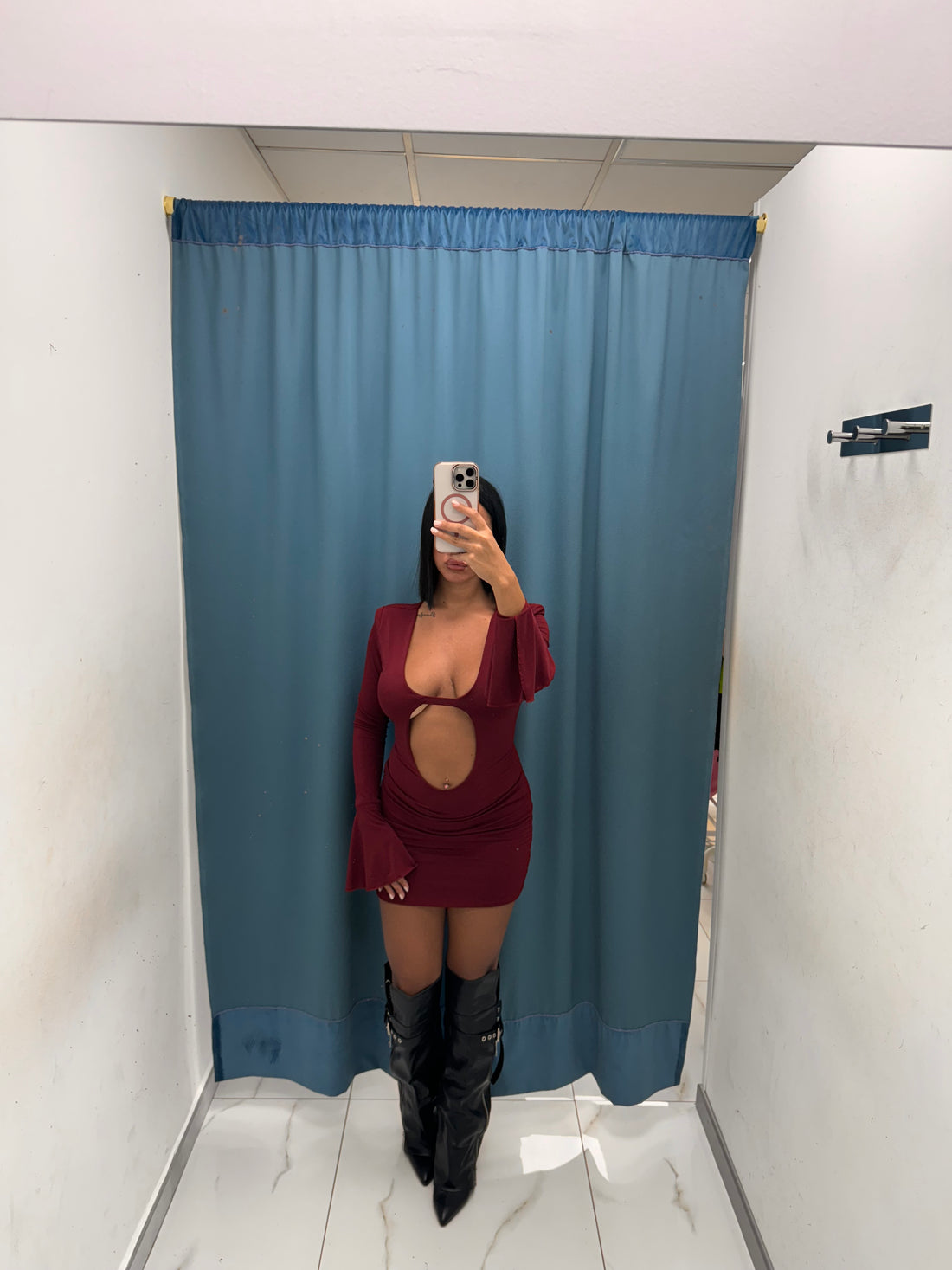 Vestitino Bella:Scollo Profondo e Maniche da Sogno 11162