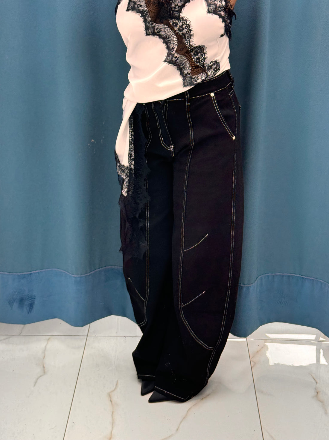 Balloon Fit – Nero con Bande Laterali-F51