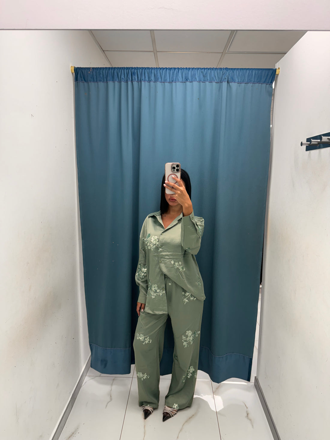 ShineLine – Moda con Dettagli Preziosi-8980