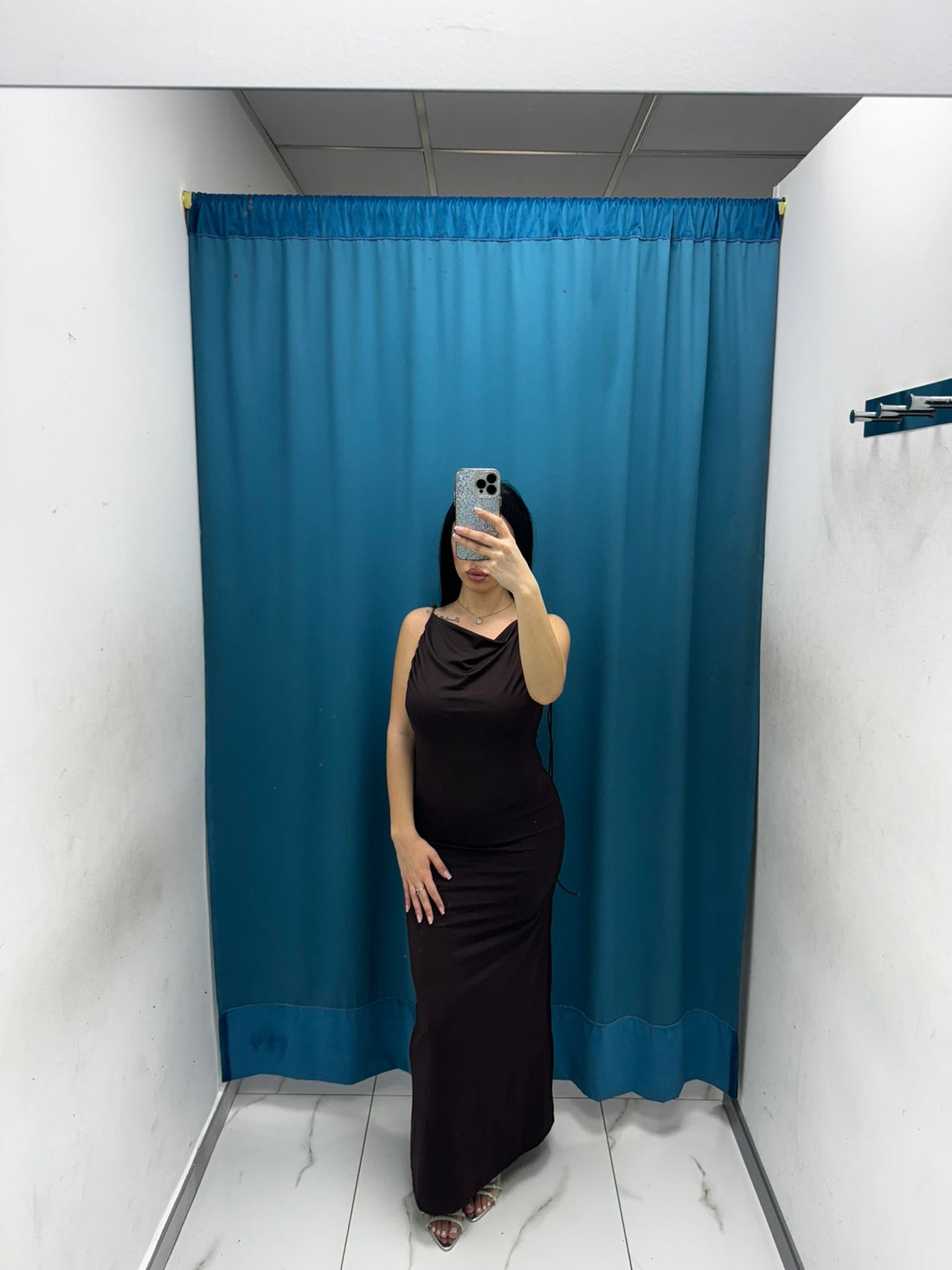 Vestito con scollo sul retro 6536