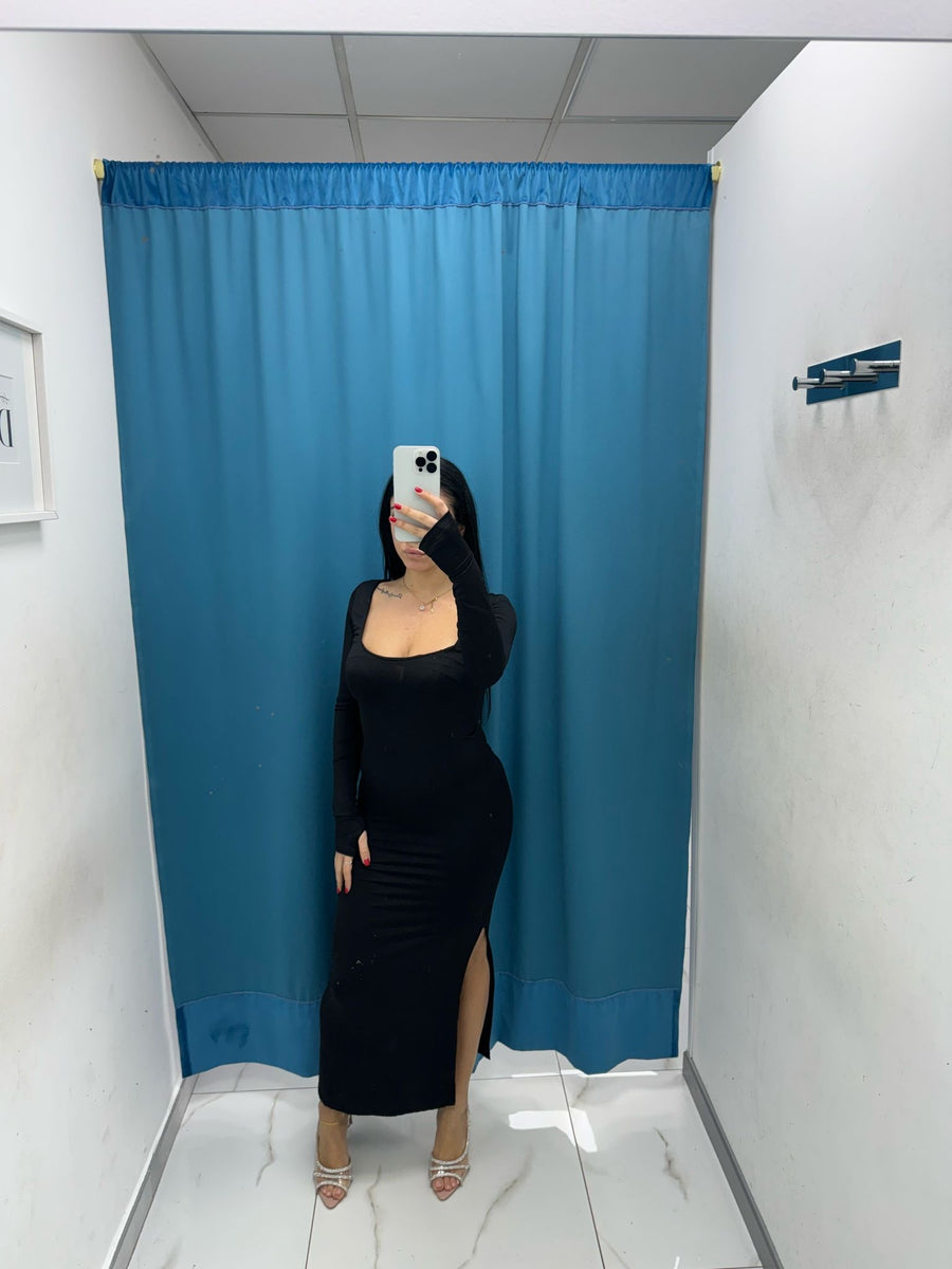 Vestito con scollo e spacco 136231