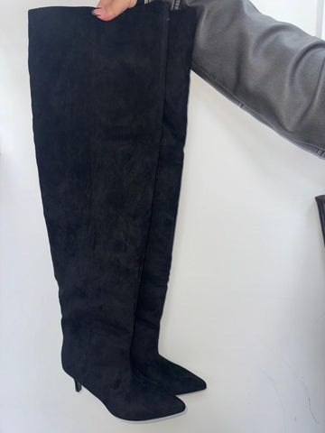 Soft Curve Suede Boots - 3307