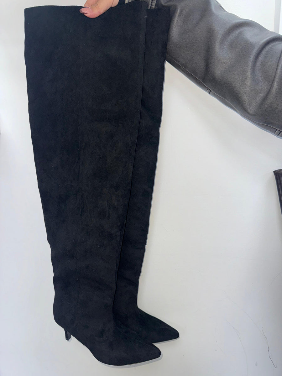 Soft Curve Suede Boots - 3307