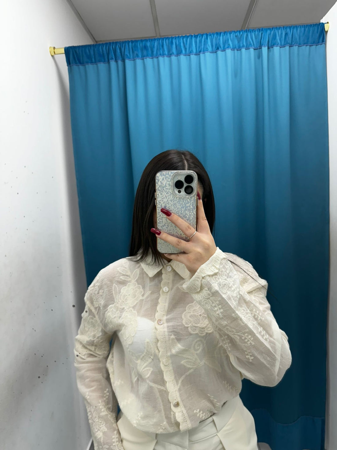 Camicia con ricami 481
