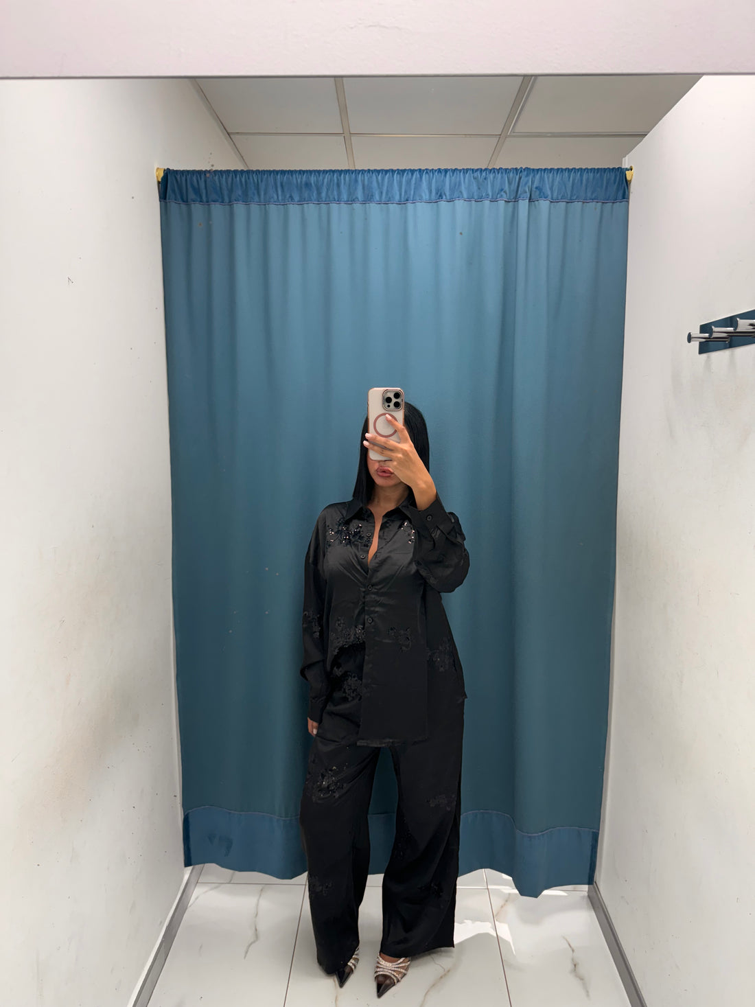 ShineLine – Moda con Dettagli Preziosi-8980