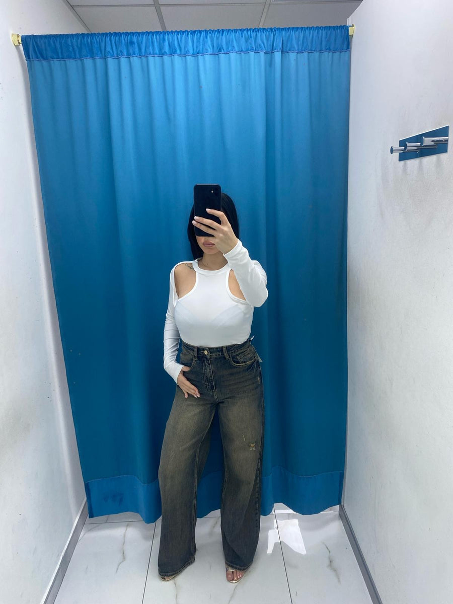 Body cut out 16187