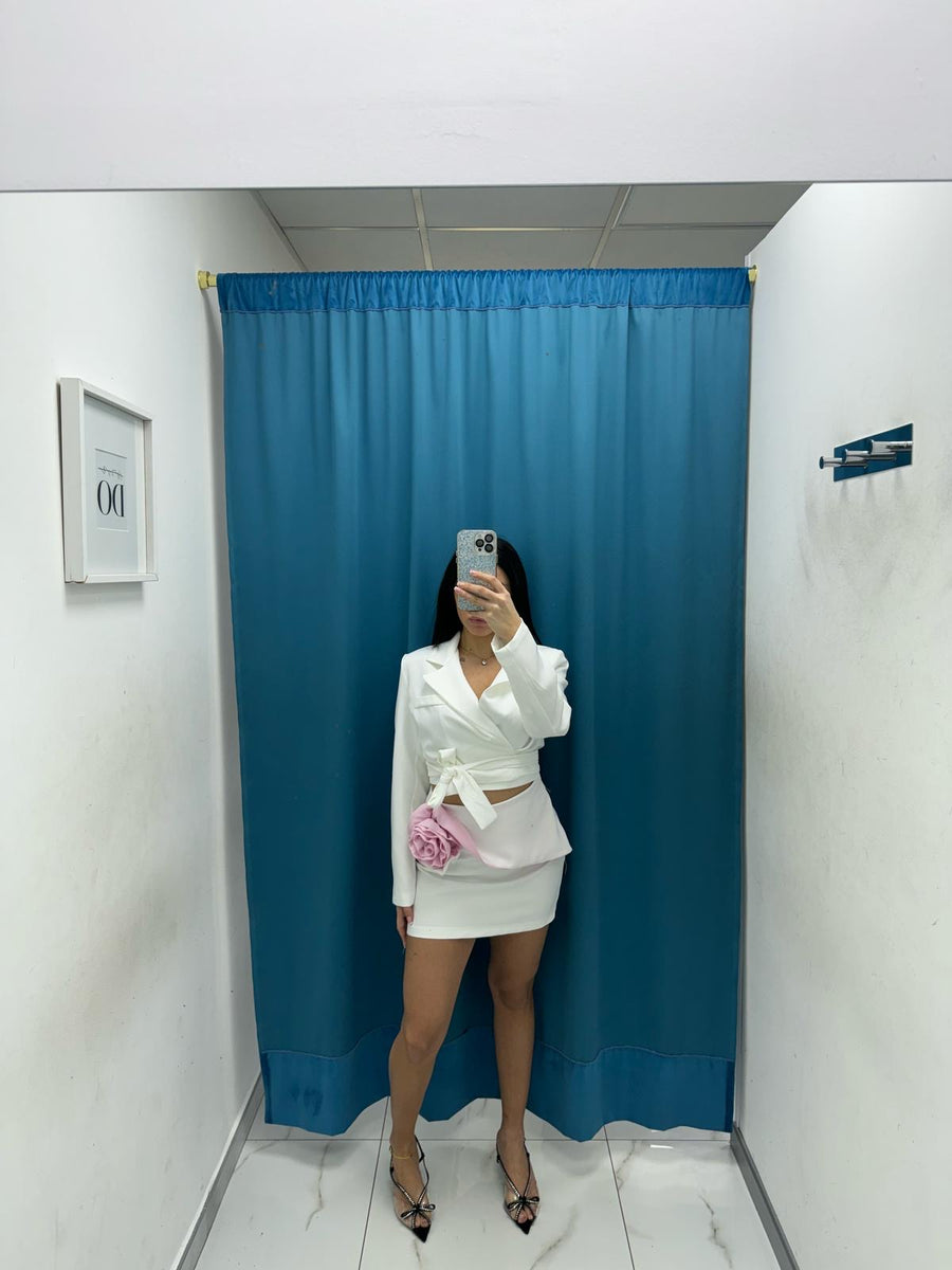 Coordinato giacca e gonna con rosa 13174