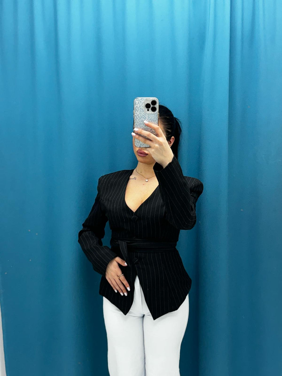 Giacca a righe con cintura 68525