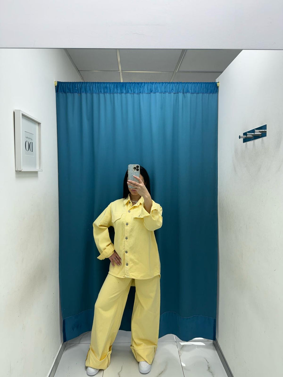 Coordinato camicia e jeans giallo