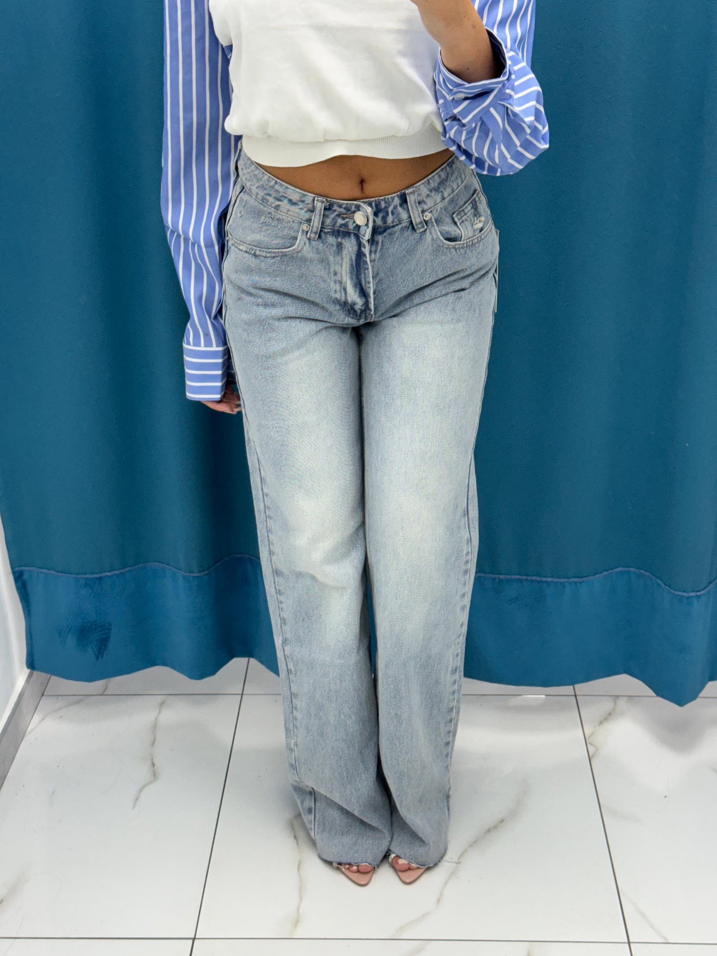 Jeans dritti con strappo sul retro 2004