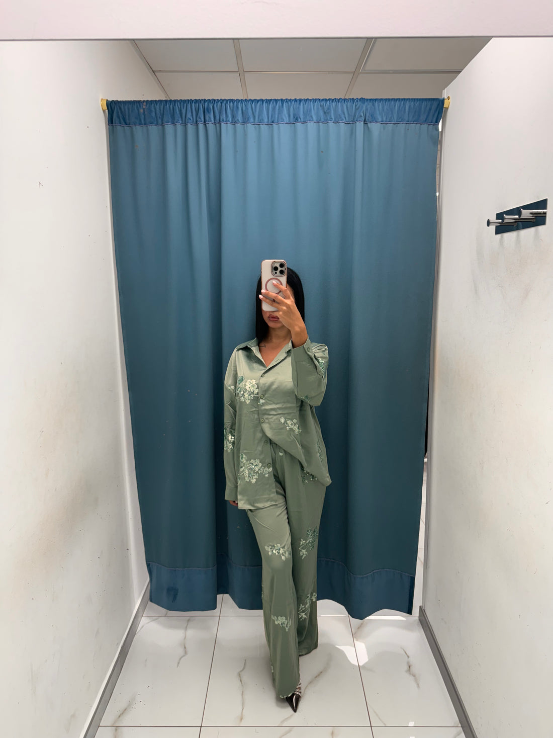 ShineLine – Moda con Dettagli Preziosi-8980