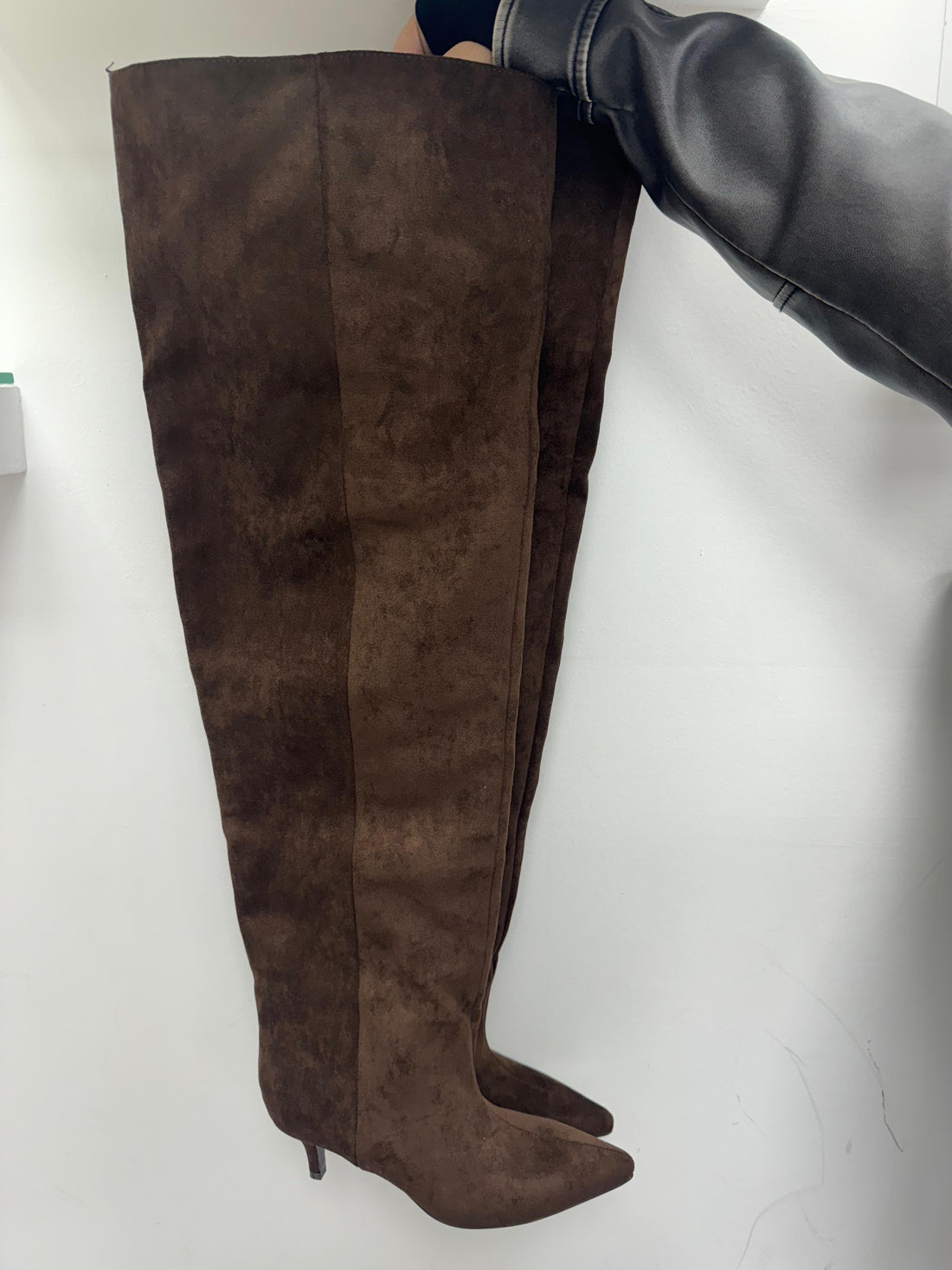 Soft Curve Suede Boots - 3307