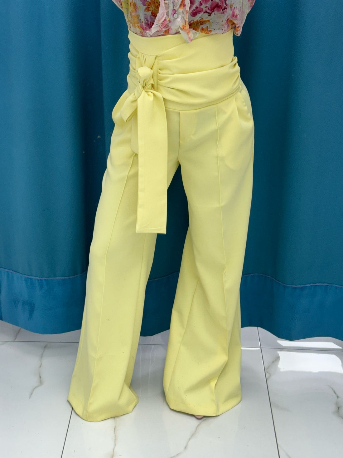 Pantalone con cintura giallo 16067
