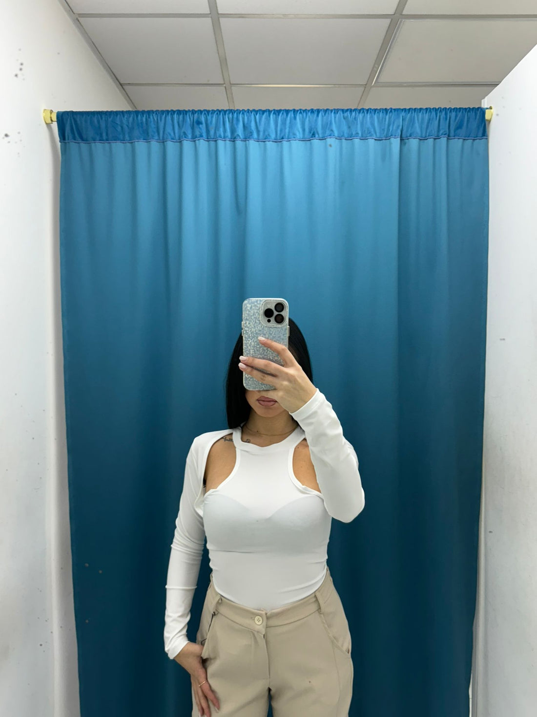 Body cut out 16187