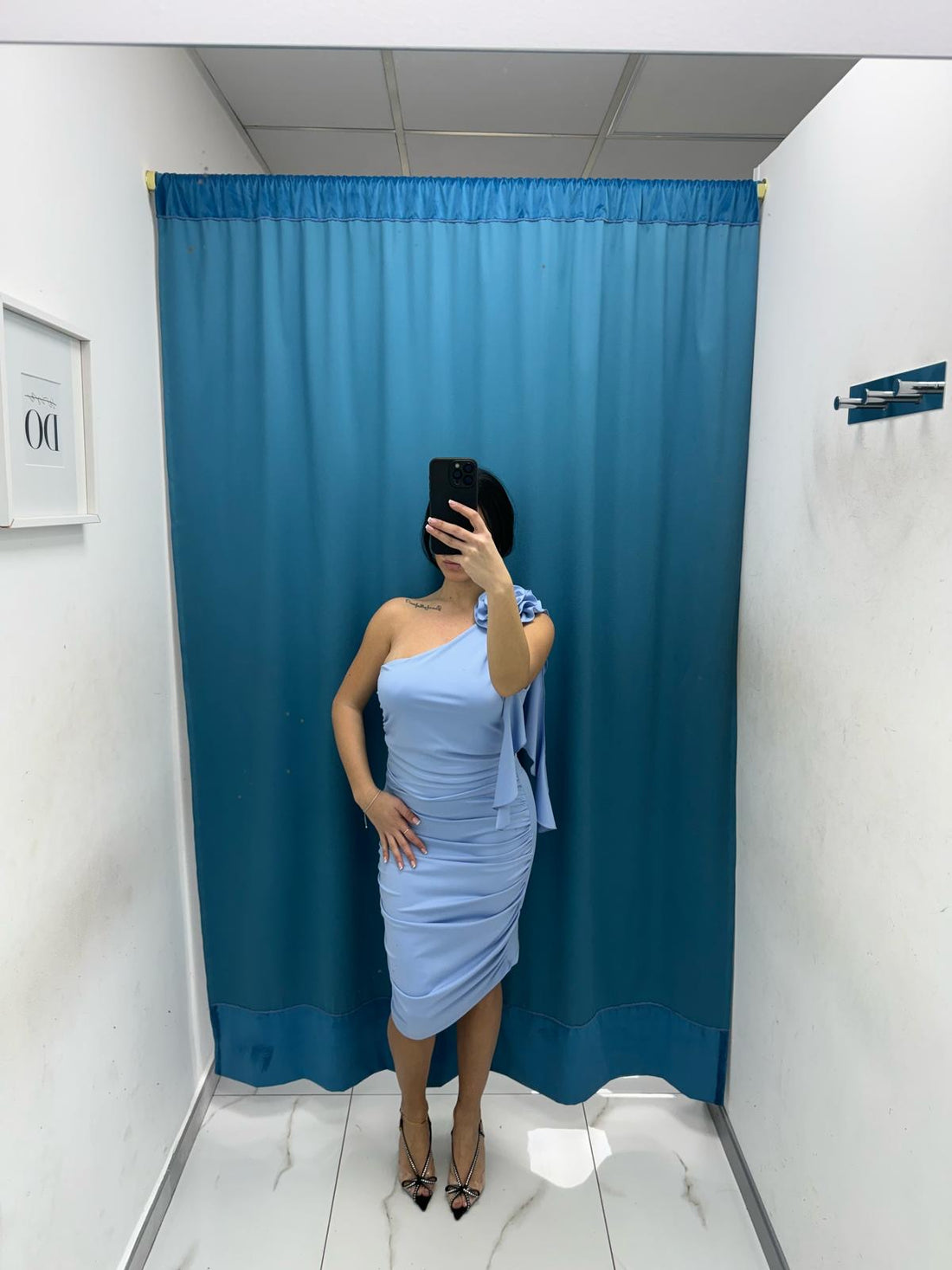 Vestito con fiore 10541