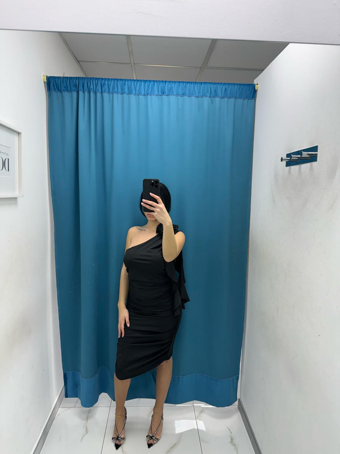 Vestito con fiore 10541