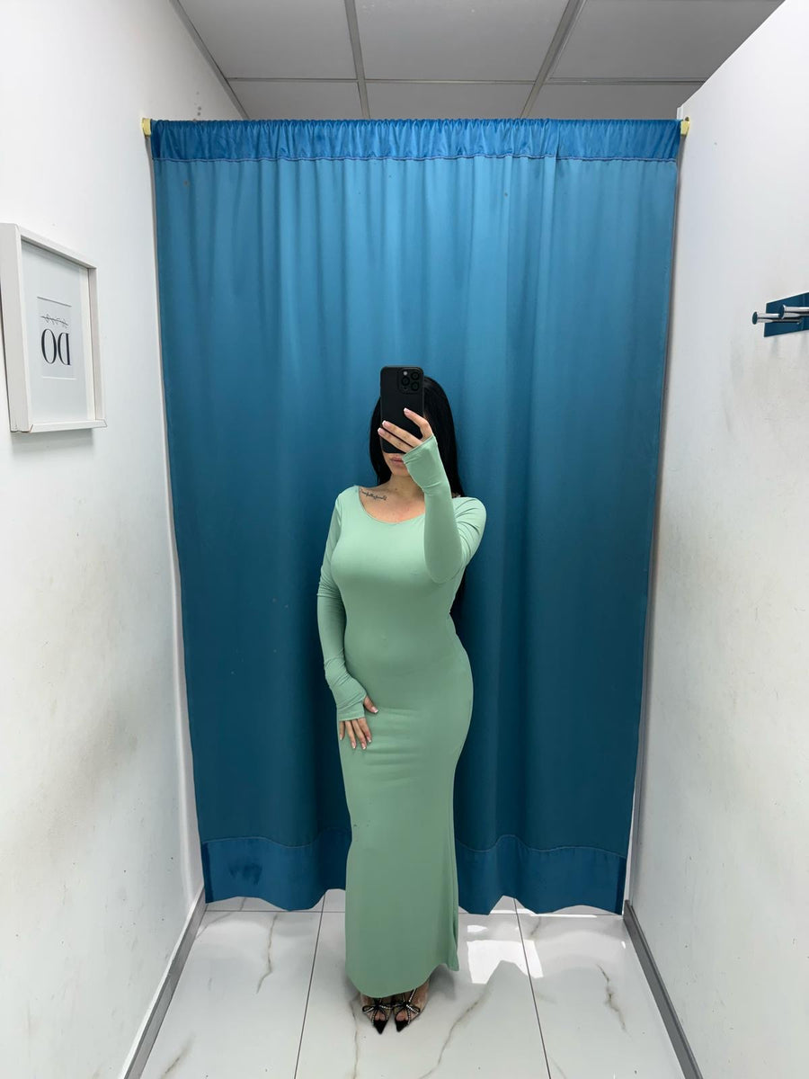 Vestito con scollo e spacco 136231